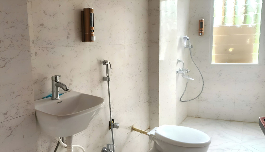 Bathroom 4, Hotel Dev Krishna Palace, Ujjain
