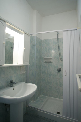 Others 5, Residence Adriatico, Foggia