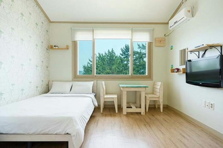 Bedroom 2, Namhae Cypress Tree Pension, Namhae