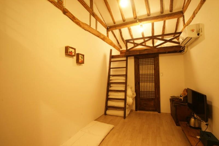Bedroom 2, Jeonju Gaindang Hanok Accommodation Pension, Jeonju
