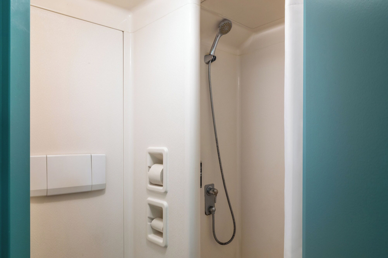 Bathroom 5, ibis budget Marne la Vallée Chelles, Seine-et-Marne