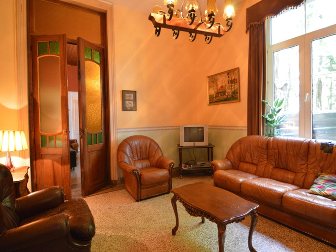 Others 5, Family Villa in Ferrieres, Liège