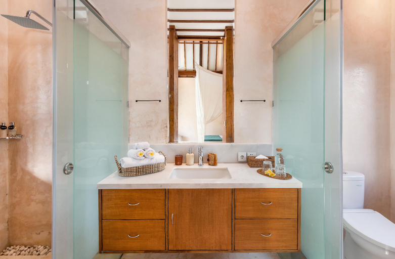 Bathroom 5, Alea Estate in Kerobokan, Badung