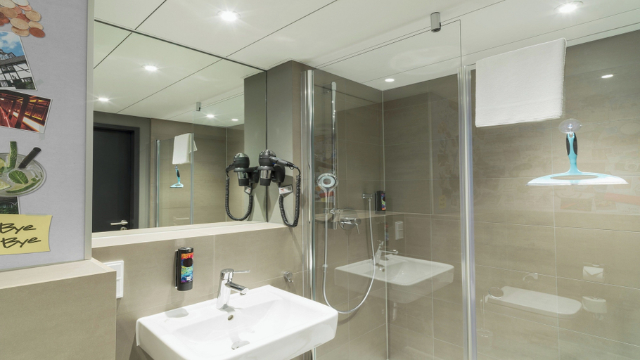 Bathroom 5, Holiday Inn - the niu, COBBLES ESSEN, Essen