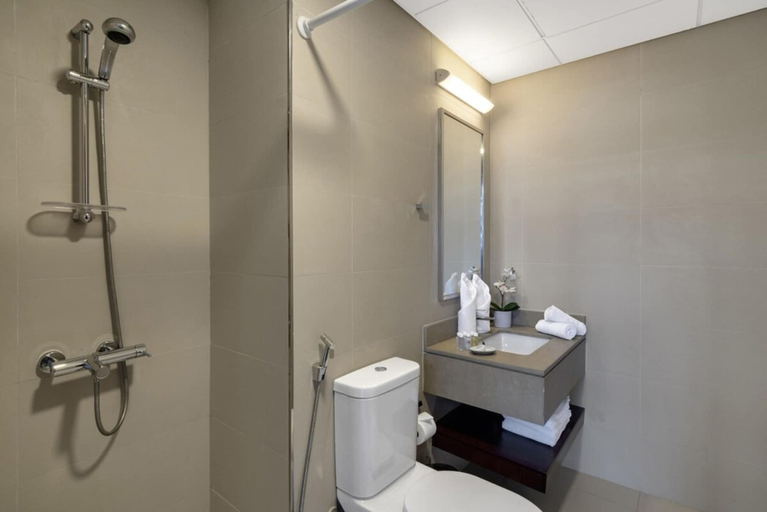 Bathroom, Silkhaus Comfy Studio in Difc Gym Pool Balcony, Dubai