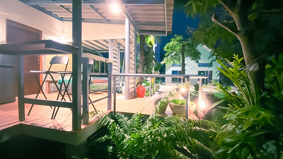 Exterior & Views 14