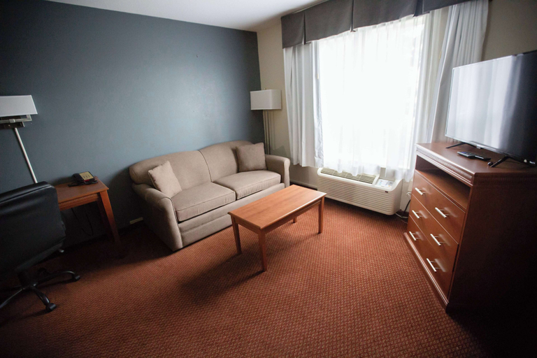 Others 5, Super 8 by Wyndham Whitecourt, Division No. 13