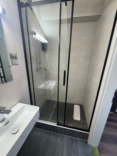 Bathroom 4, Capitol Zentrum - 24h -, Bodenseekreis