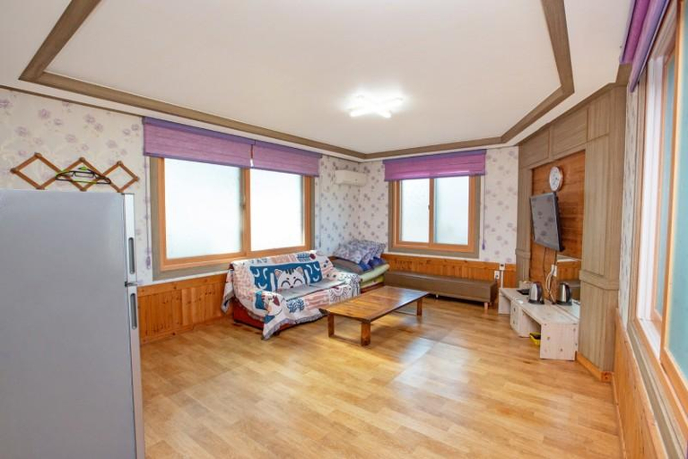 Others 3, Taean Maritime Songlim Pension, Taean