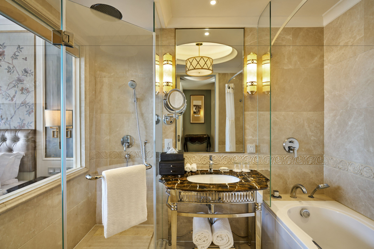 Bathroom 5, Crowne Plaza Zhengzhou By IHG, Zhengzhou