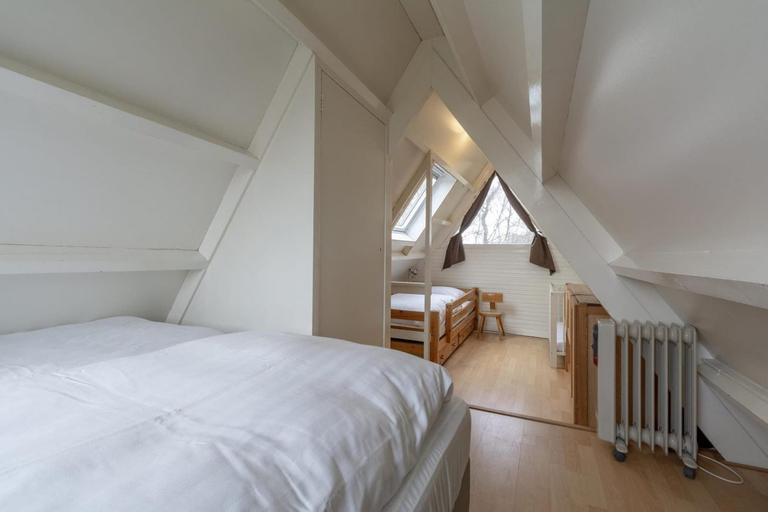 Room 5, Seaside Getaway With Terrace, Zijpe