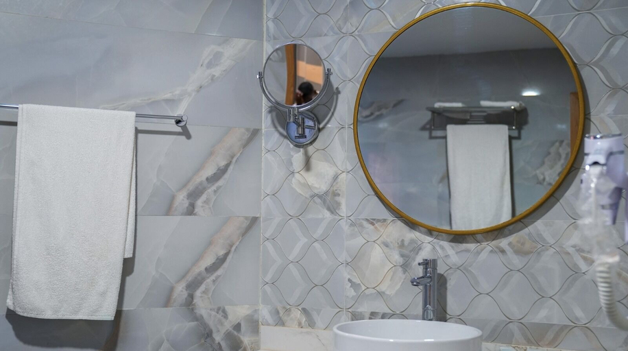 Bathroom 4, complexe hôtelier sabah, Nouakchott