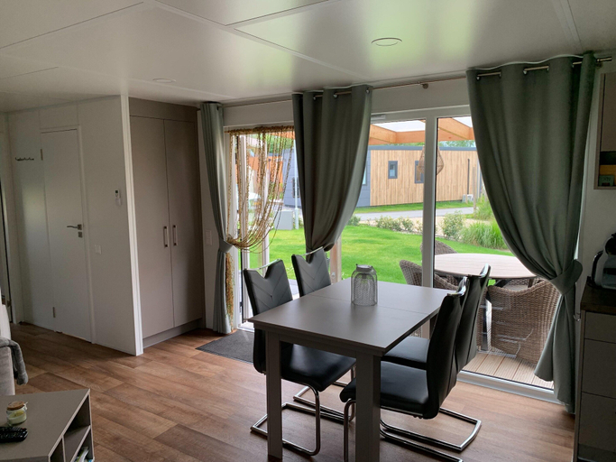 Others 4, Chalet in Domburg Near Dunes, Veere