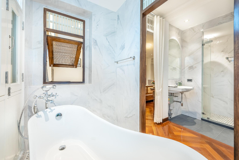 Bathroom 13