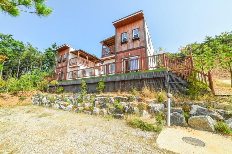 Others 2, Ongjin Sol Pension, Ongjin
