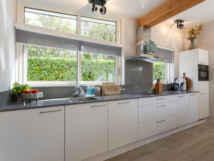 Private kitchen 5, Swings, Sand, and Soft Beds Home, Noord-Beveland