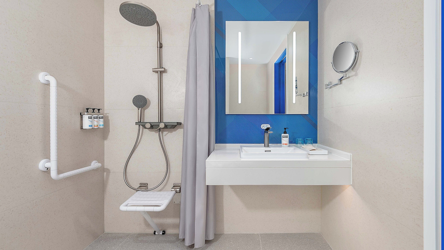 Bathroom 16