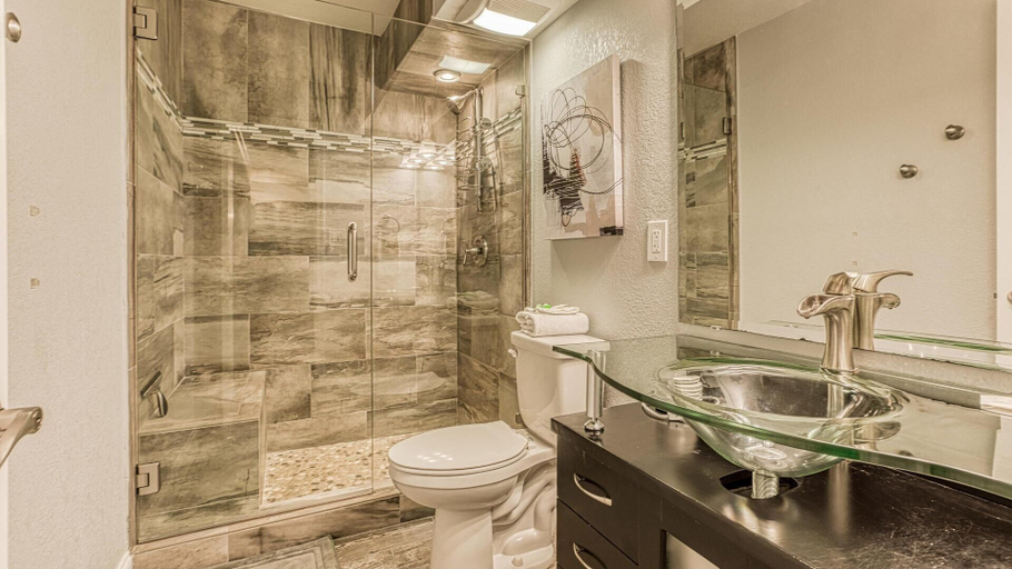 Bathroom 4, Dolphin Point 402b, Okaloosa