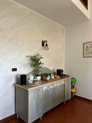 Others 4, Villa Garden, Latina