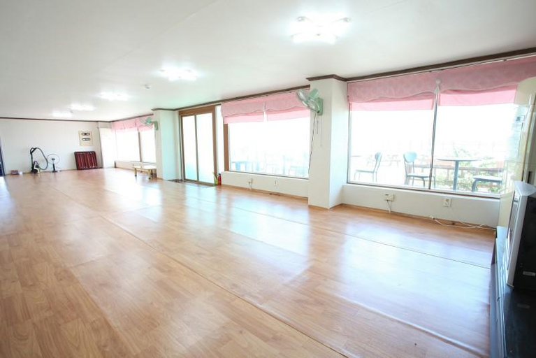 Others 1, Hwaseong Chowon Pension, Hwaseong