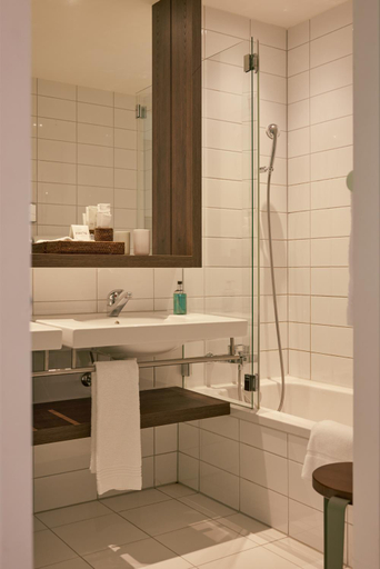 Bedroom 5, HERMITAGE Lake Lucerne - Beach Club & Lifestyle Hotel, Luzern