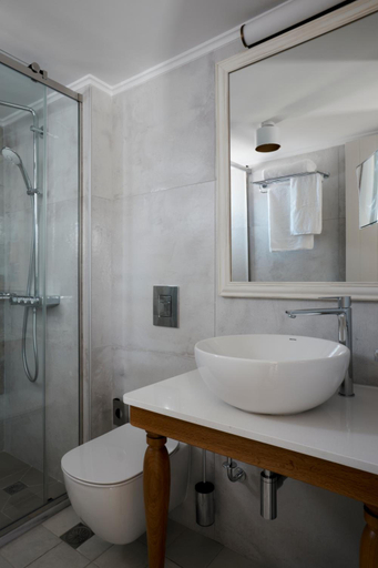 Bathroom 5, Sea Breeze Santorini Beach Resort, Curio by Hilton, South Aegean