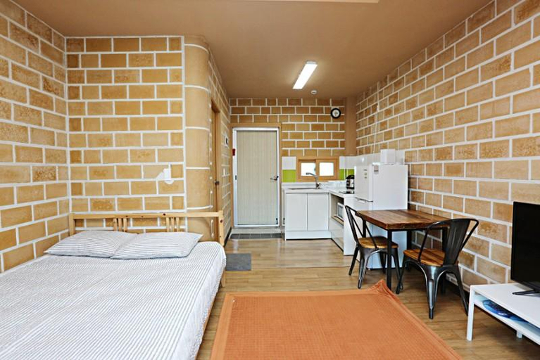 Bedroom 3, Taean Lunasol Pension, Taean