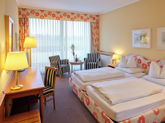 Bedroom 2, Golfhotel Gutshof Penning, Passau