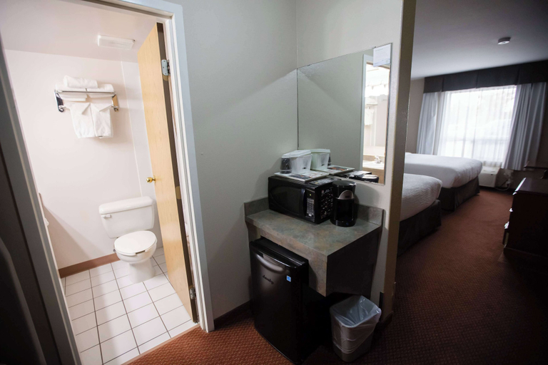 Bathroom 4, Super 8 by Wyndham Whitecourt, Division No. 13