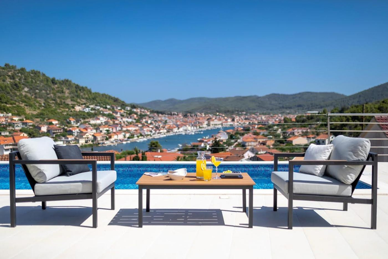 Others 5, The View, Vela Luka