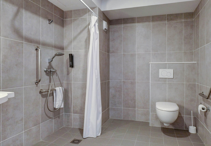 Bathroom 3, B&B HOTEL Besançon Valentin, Doubs