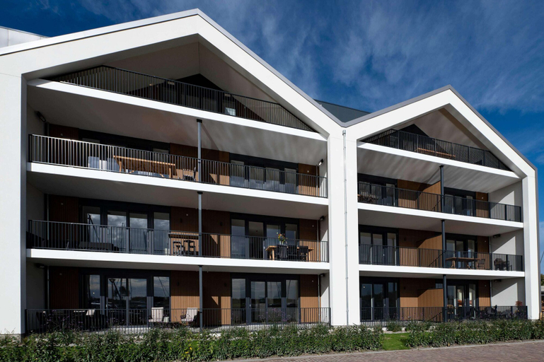 Exterior 5, Stylish Marina Loft W/balcony