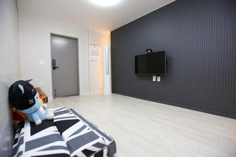 Others 4, Taean Manna Pension, Taean