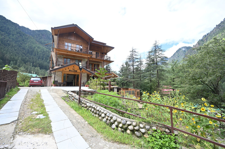 Exterior & Views