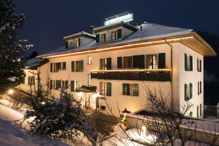 Exterior & Views