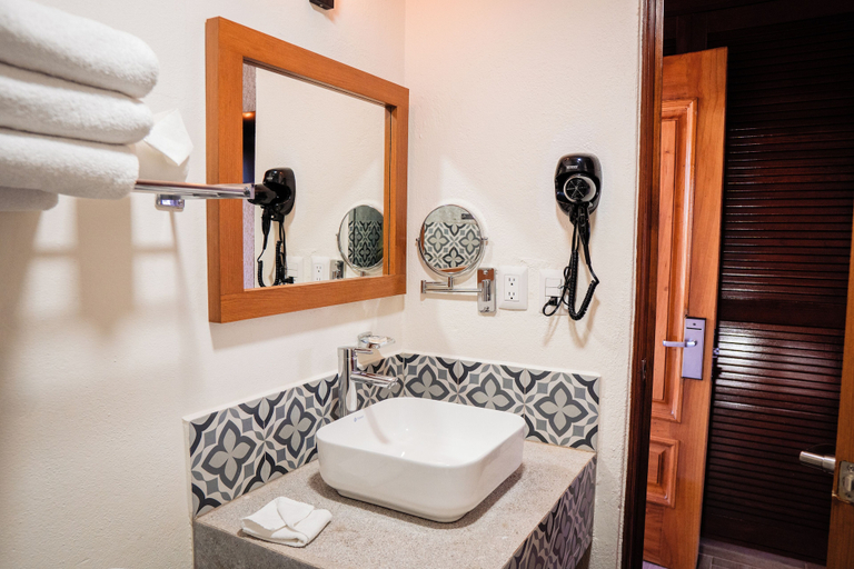 Bathroom 3, Hotel del Angel, Apizaco, Xaltocan