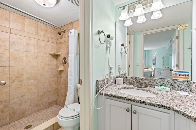 Room 4, Oceanfront Penthouse Pool Hot Tub Beach Access, Volusia