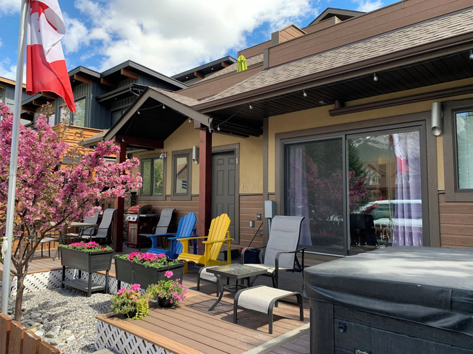 Exterior & Views 2, P1 - Private Hot Tub - 3 Bedroom Home - Mountain View, Division No. 15