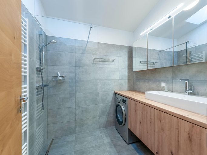 Others 5, Apartment in Groebming Near Skiing and Hiking Area, Liezen