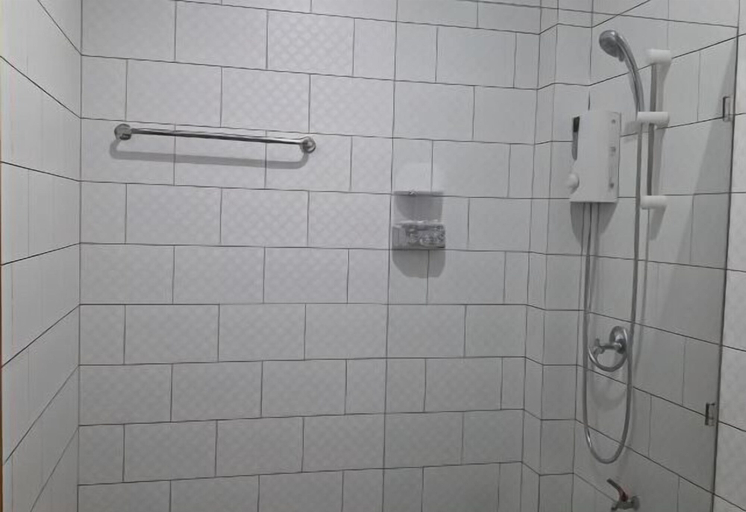 Bathroom 12