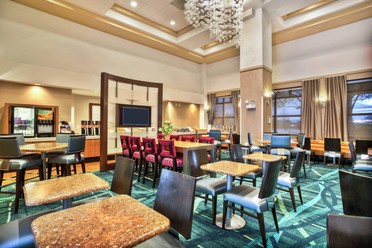 Food & Drinks 5, Springhill Suites by Marriott Chicago Elmhurst/Oakbrook Area, Dupage