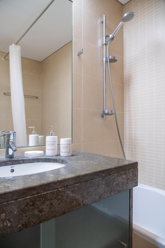 Bathroom, Centromar Residence Ocean View by Atlantic Holiday, Funchal
