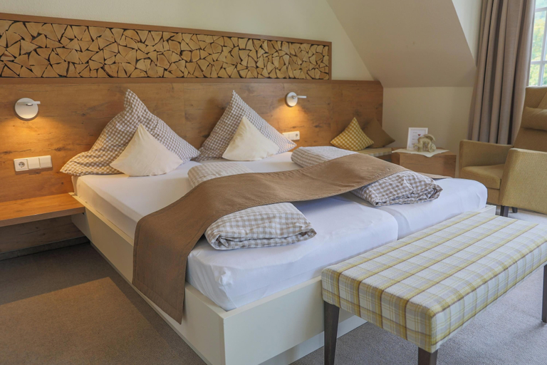 Bedroom 2, Hotel-Gasthaus Goldener Engel, Breisgau-Hochschwarzwald