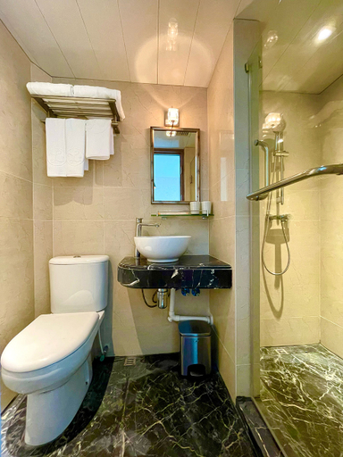 Bathroom 4, Lander Grand Hotel, Hong Kong Island