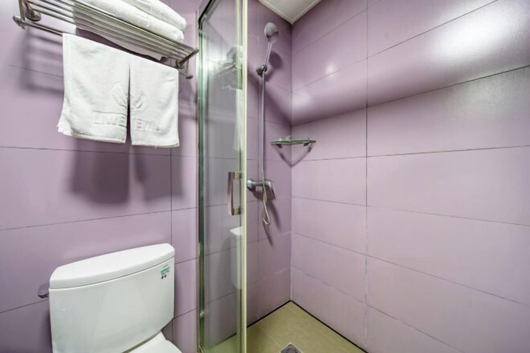 Bathroom 14