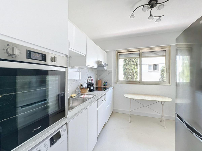 Others 3, 2 bedroom apartment with parking 3 mins from La Croisette beach, Alpes-Maritimes