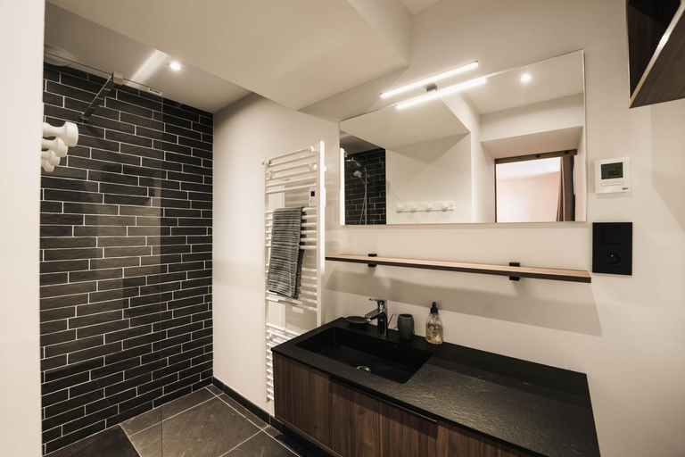 Bathroom 2, Moho Mountain Home, Vosges