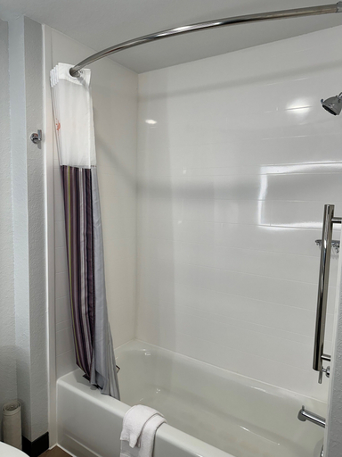 Bathroom 4, La Quinta Inn & Suites by Wyndham Macon West, Bibb