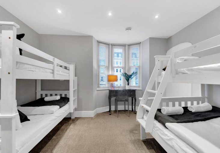 Bedroom 3, Central Pier Place - Large Group House Sleeps up to 16, Brighton and Hove