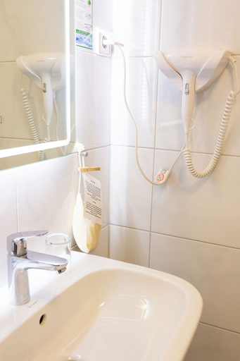 Bathroom 5, Hotel Cocco Bello Smart Check in, Ludwigsburg